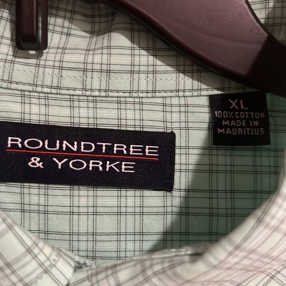 Roundtree & Yorke Green button down shirt. XL. Brand new with tags. - Picture 3 of 3